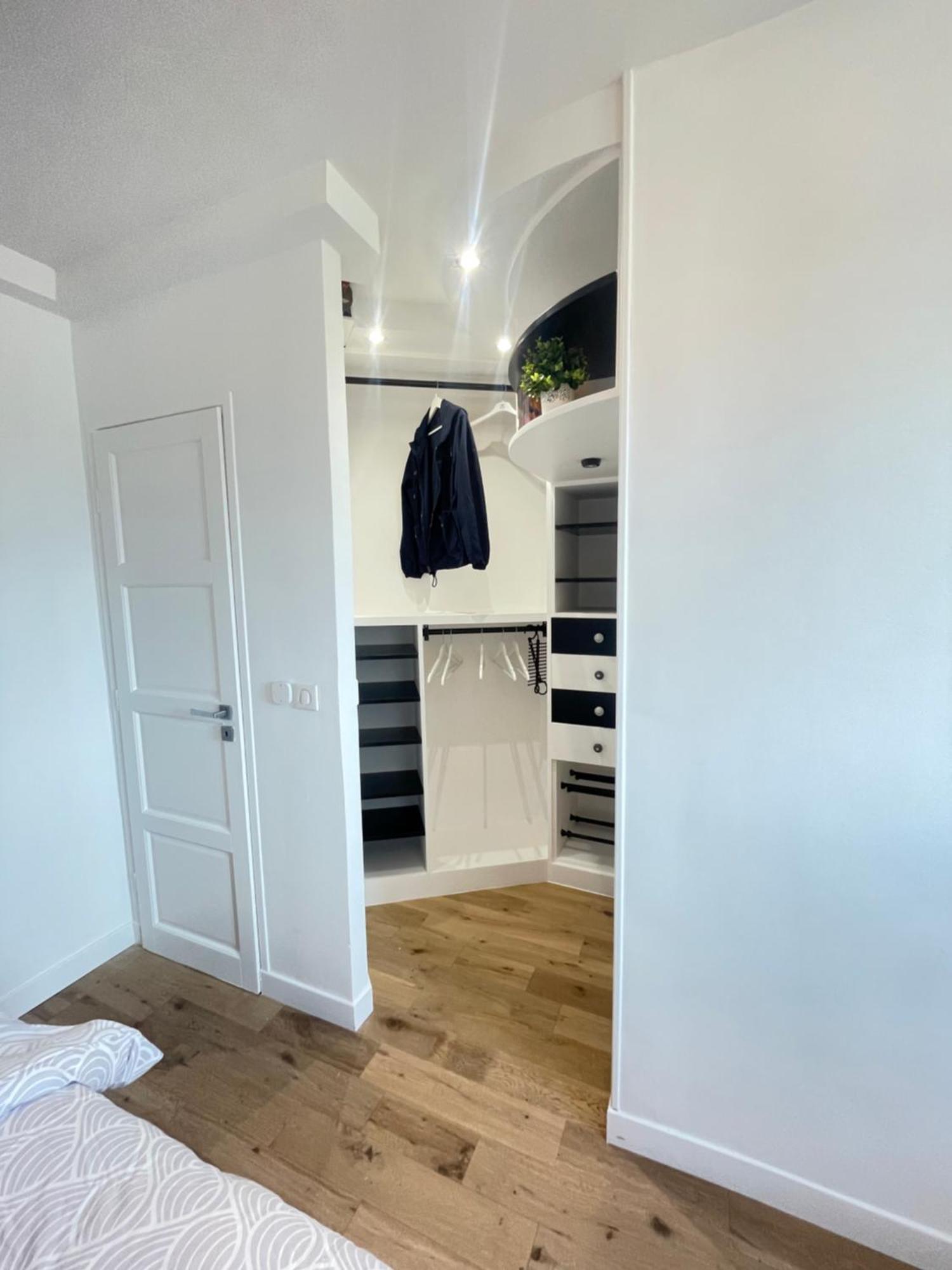 Apartment Superbe Haussmannien Suspendu *
